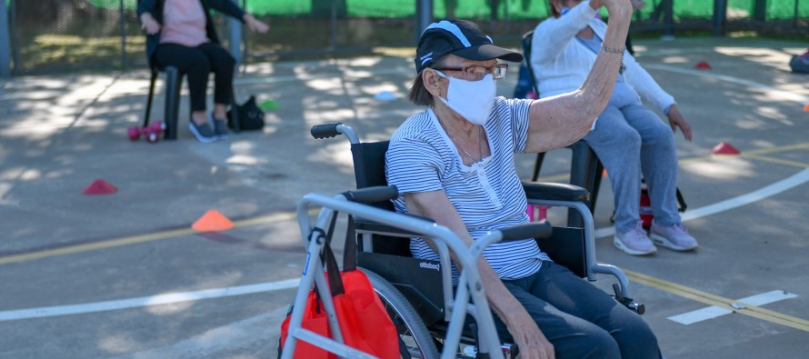 Adultos mayores realizan actividades, con protocolos, en los polideportivos de nuestra ciudad