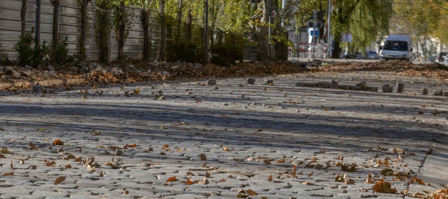 Avanza la restauración del adoquinado histórico de la calle Colón en la zona del Canal