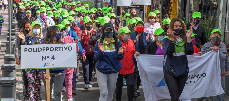 Los adultos mayores participaron de una caminata saludable desde Canal hasta plaza Mitre