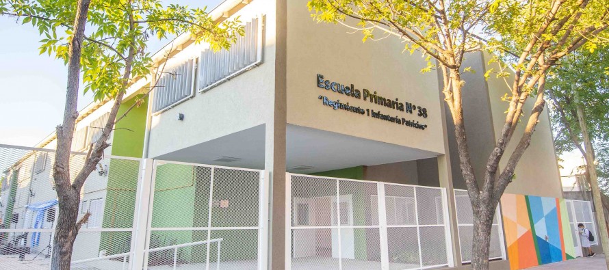 Se reinauguró la renovada Escuela Primaria N°38 y Secundaria N°17 del barrio Villa Hall