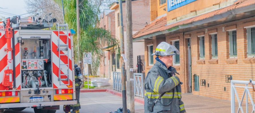 Se realizó un simulacro de evacuación en la Escuela Alfonsina Storni