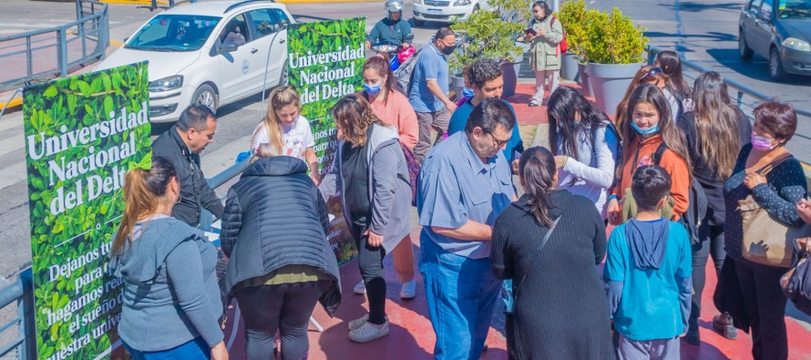 Recolección de firmas para la creación de la Universidad Nacional del Delta