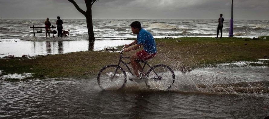 Avisos por crecidas en el Río de la Plata