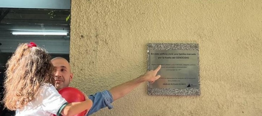 Se colocó una placa conmemorativa en memoria de dos militantes desaparecidos en nuestra ciudad